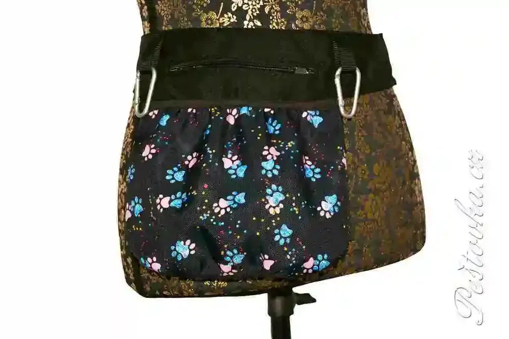 Peštovka ledvinka -  POSETO *modro-růžové tlapky*