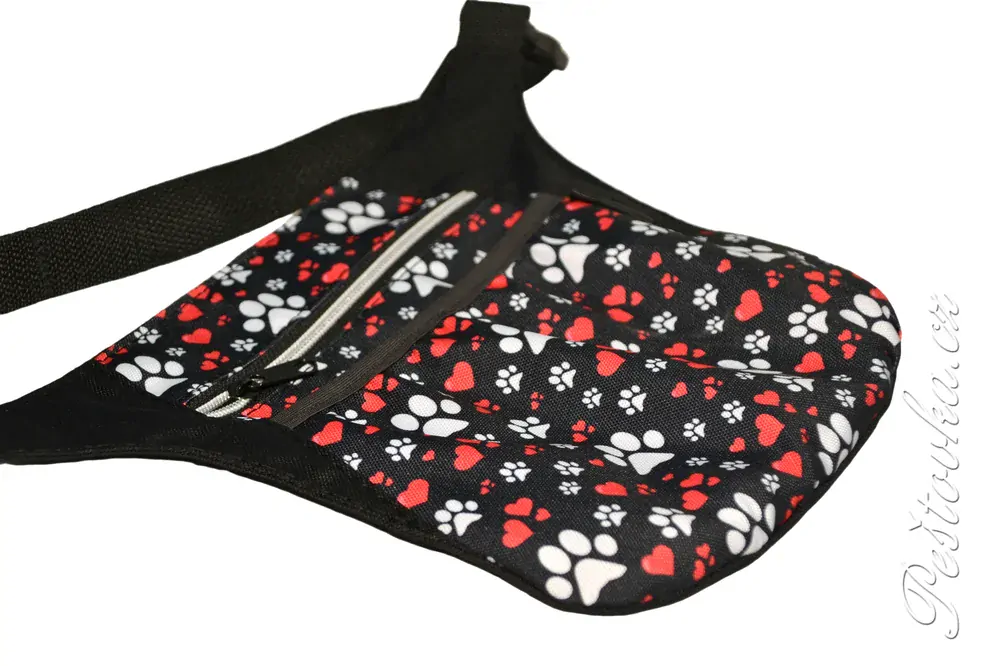 Peštovka ledvinka - pamlskovník DAYNA2 *tlapky a srdíčka*