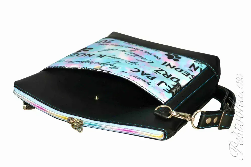 Peštovka - kabelka Brita *duhové nápisy*