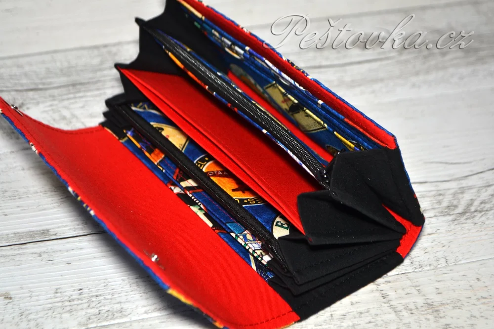 Peštovka Velká klopová peněženka Aviator *letecké známky*