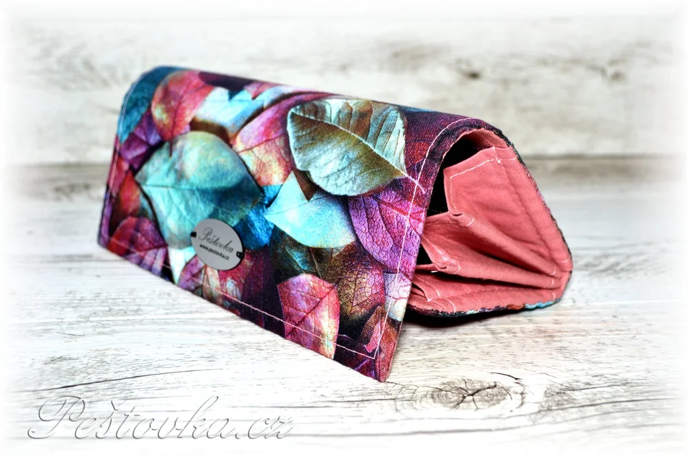 Peštovka Dámská elegantní peněženka *lístečky se starorůžovou*