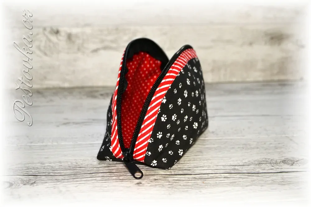 Peštovka kosmetická taštička RONDA *černobílé tlapky*