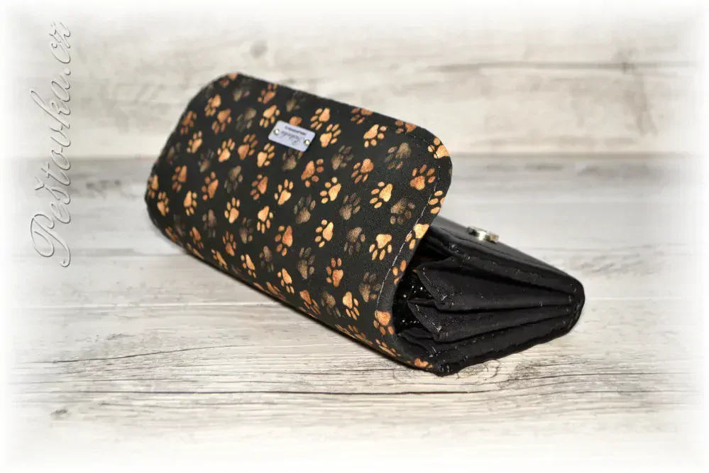 Peštovka Dámská elegantní peněženka *hnědé tlapky*