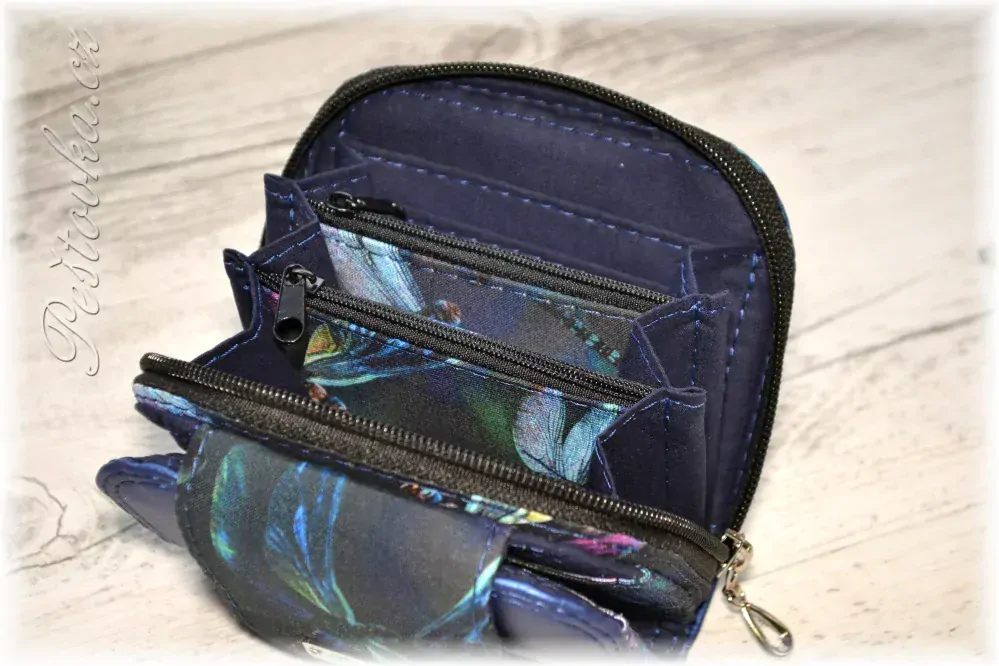 Peštovka Malá praktická zipová peněženka *metalická koženka + vážky*