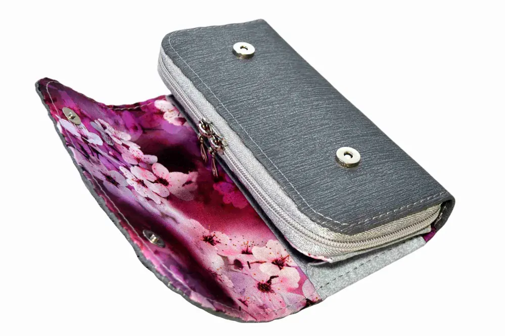 Vesper - zipová peněženka s klopou