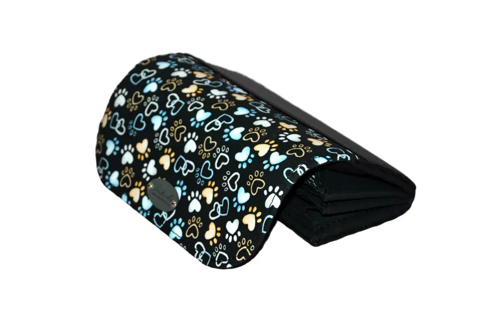 Peštovka Dámská ručně šitá peněženka *Paws/tlapičky se srdíčky*