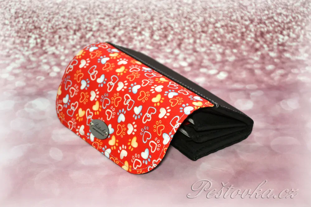 Peštovka Dámská elegantní peněženka *Paws - červená černá*