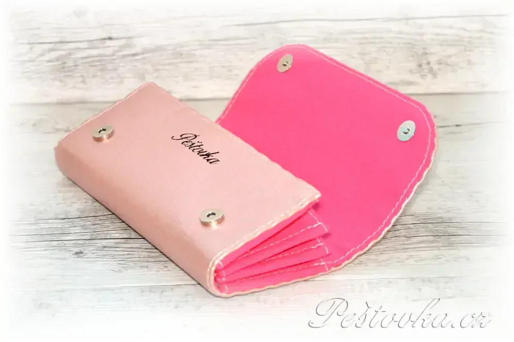 Peštovka Dámská elegantní peněženka *pudrově růžová s lapačem*