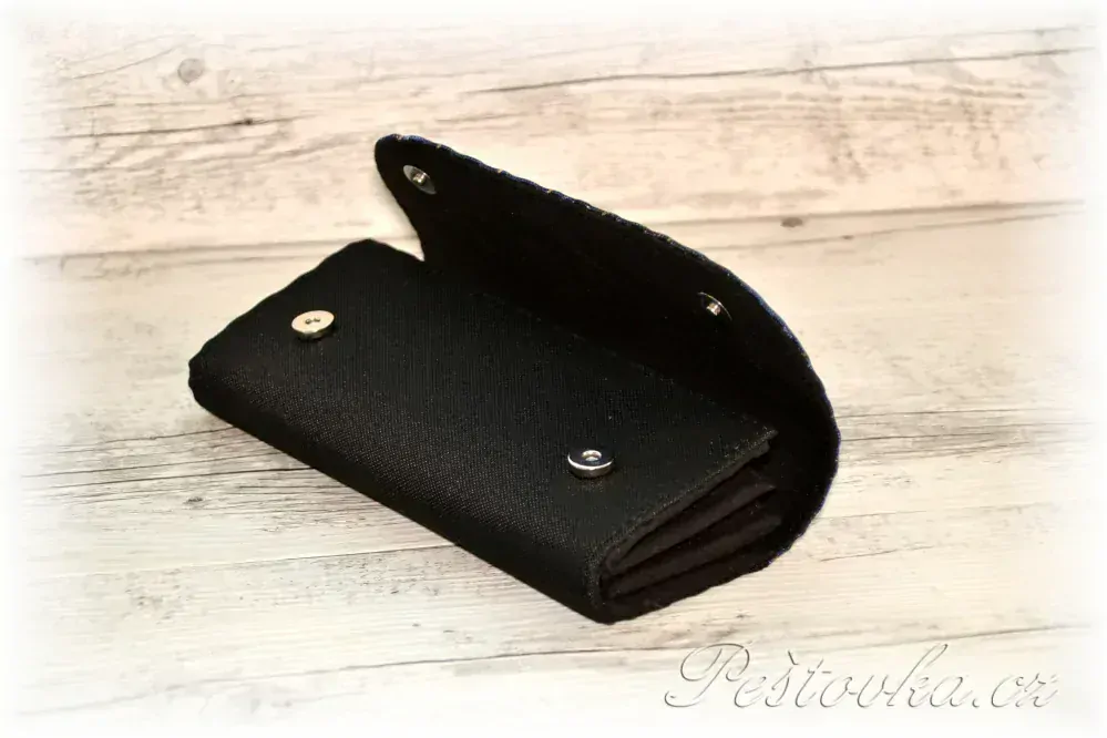 Peštovka Dámská elegantní peněženka *zlaté písmo na modré*