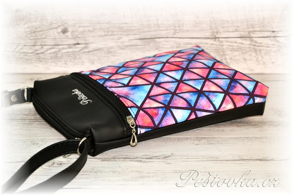 Peštovka - Crossbody KOA *barevné trojúhelníky*