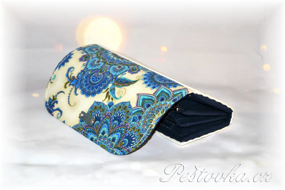 Peštovka Dámská elegantní peněženka *smetanová s mandalami*