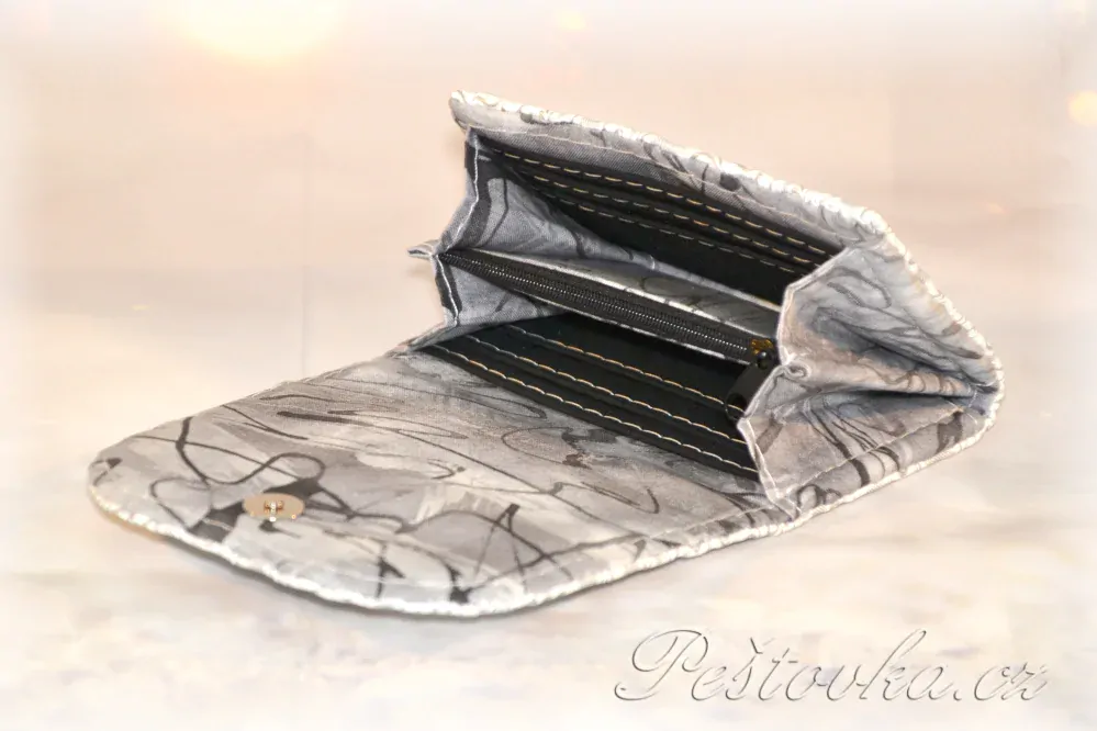 Peštovka - Malá klopová peněženka 13cm *bílostříbrná*