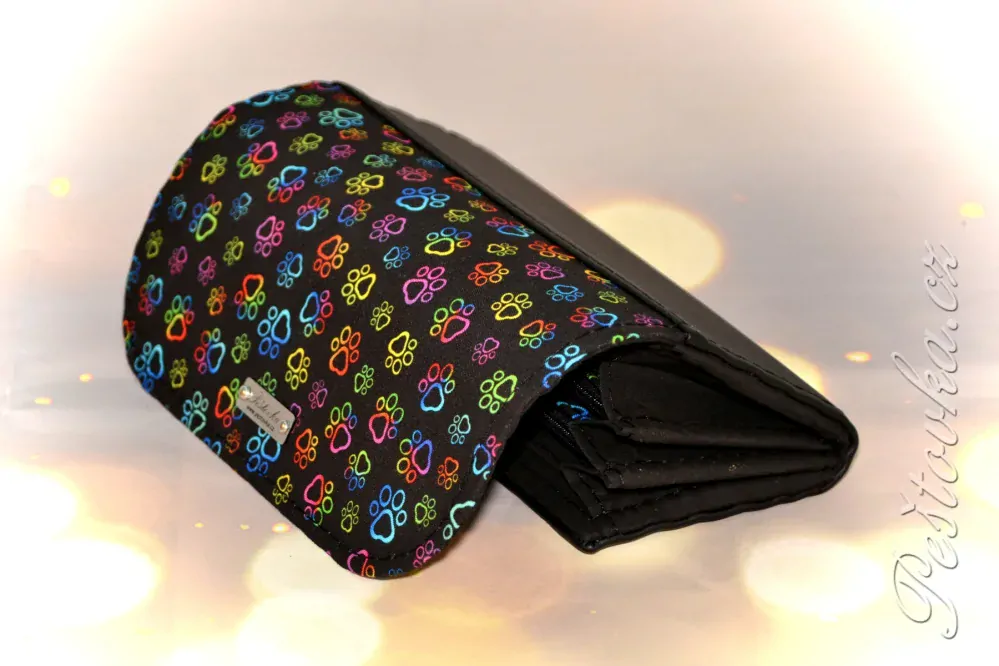 Peštovka Dámská elegantní peněženka *tlapky RAINBOW*