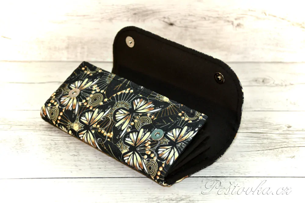 Peštovka Dámská elegantní peněženka