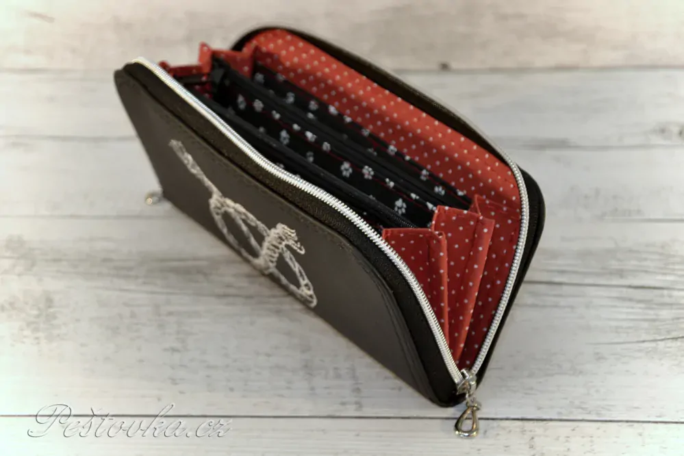 Peštovka Zipová peněženka *černá s provázkem*