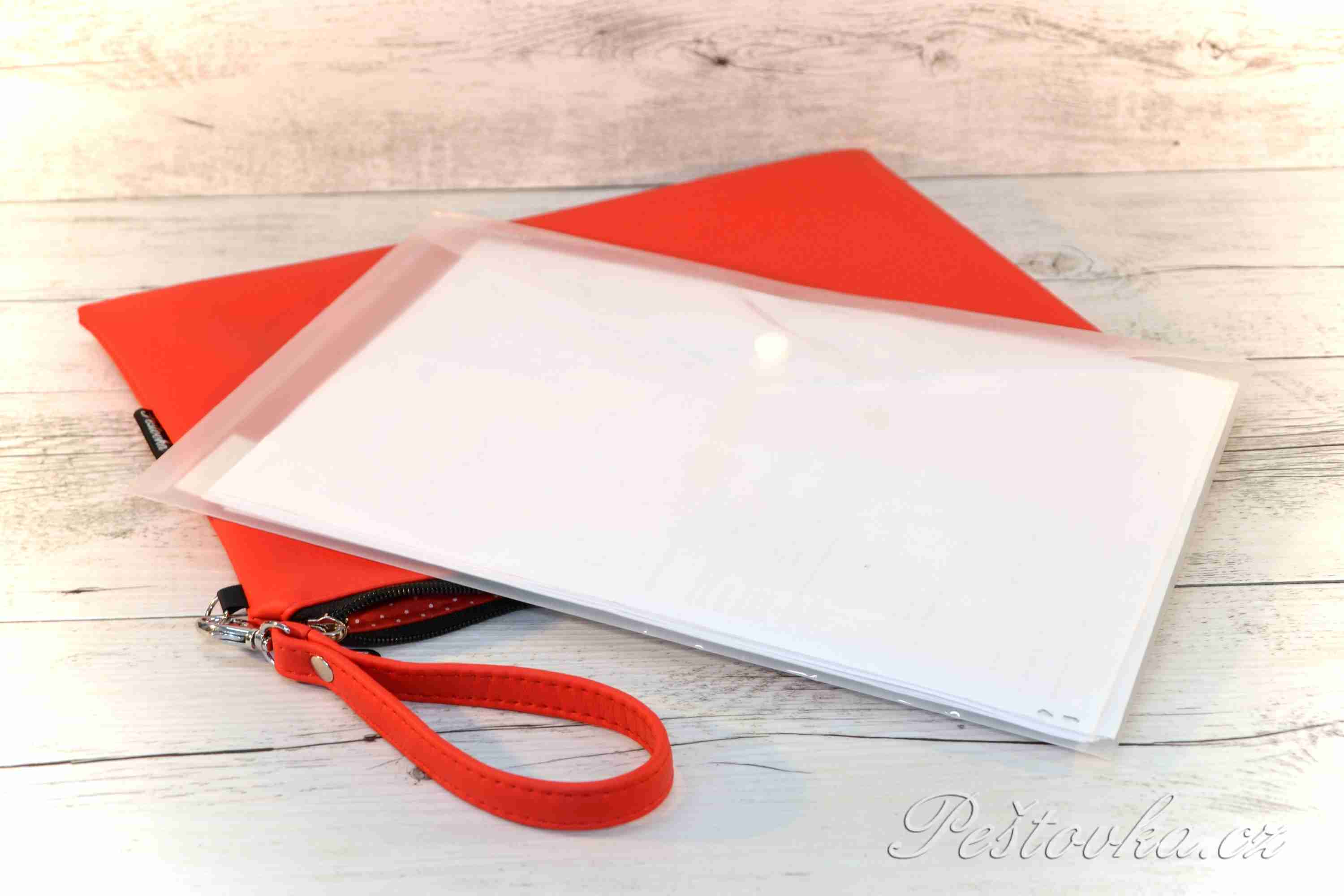 Pouzdro na průkazy původu A4 STAFFBULL *červený s provázkem*