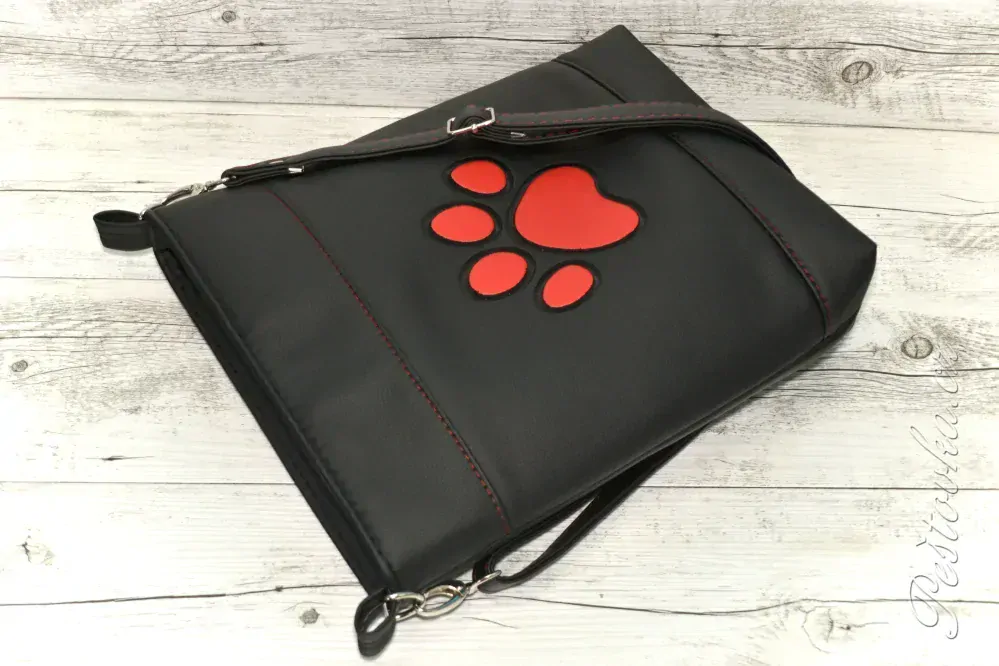 Peštovka - crossbody kabelka s tlapkou *černá s červenou*