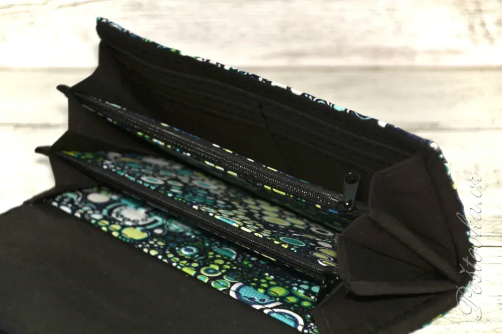 Peštovka Dámská elegantní peněženka *modro-zelené bublinky*