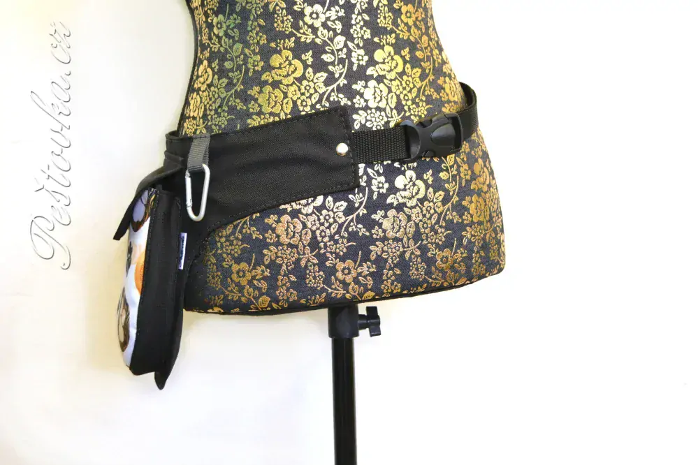 Peštovka ledvinka POSETO *tlapky/kolečka na bílé*