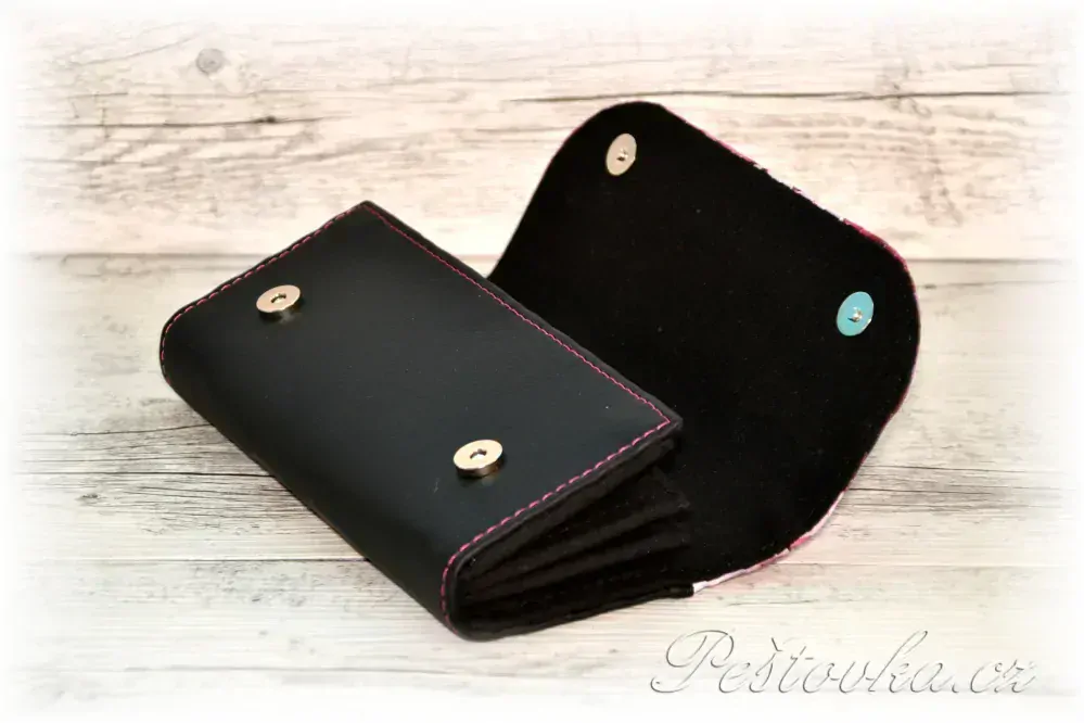 Peštovka Dámská elegantní peněženka *sakura + černá koženka*