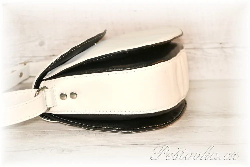 Peštovka - kabelka HOPE *bílá s výšivkou*