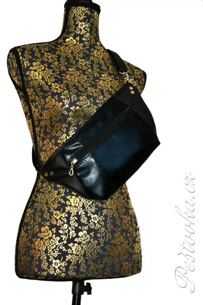 Peštovka - ledvinka Dayna *černá metalická*