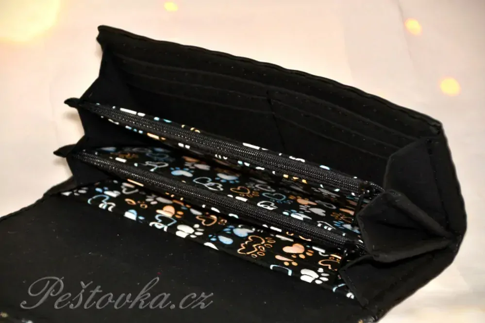 Peštovka Dámská elegantní peněženka *mini tlapky se srdíčky*