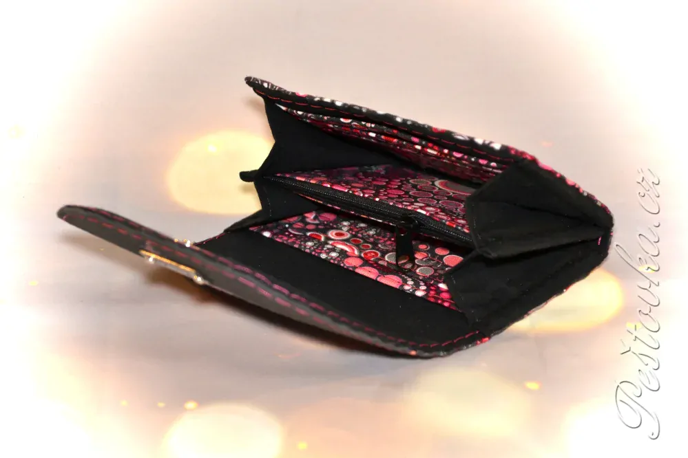 Peštovka - Malá klopová peněženka 13cm *šedo-růžové bublinky*