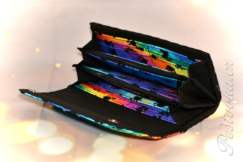 Peštovka Dámská peněženka *tlapky na duhové*