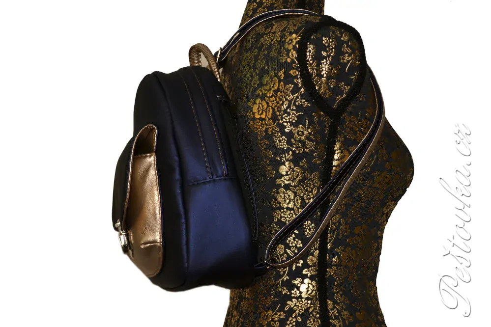 Peštovka - batůžek KISS *modrofialový se zlatou*