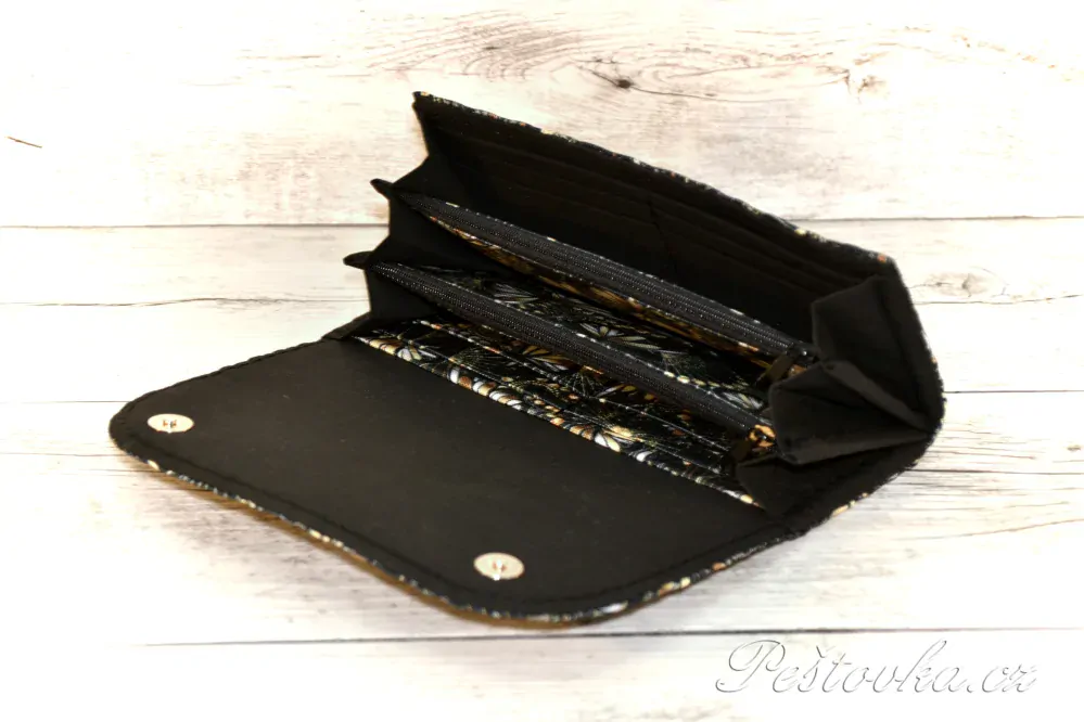 Peštovka Dámská elegantní peněženka