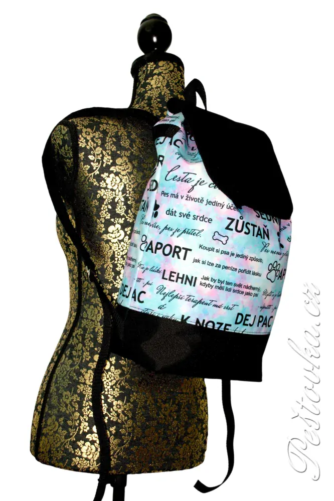 Peštovka - Vycházkový batoh *duhové nápisy*