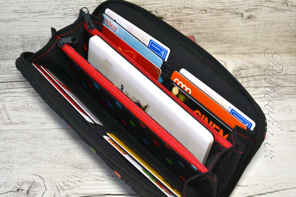 Peštovka Zipová peněženka *barevné puntíky*