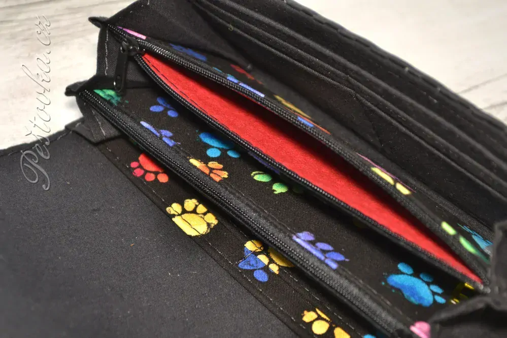 Peštovka Dámská elegantní peněženka *barevné tlapky akvarel*