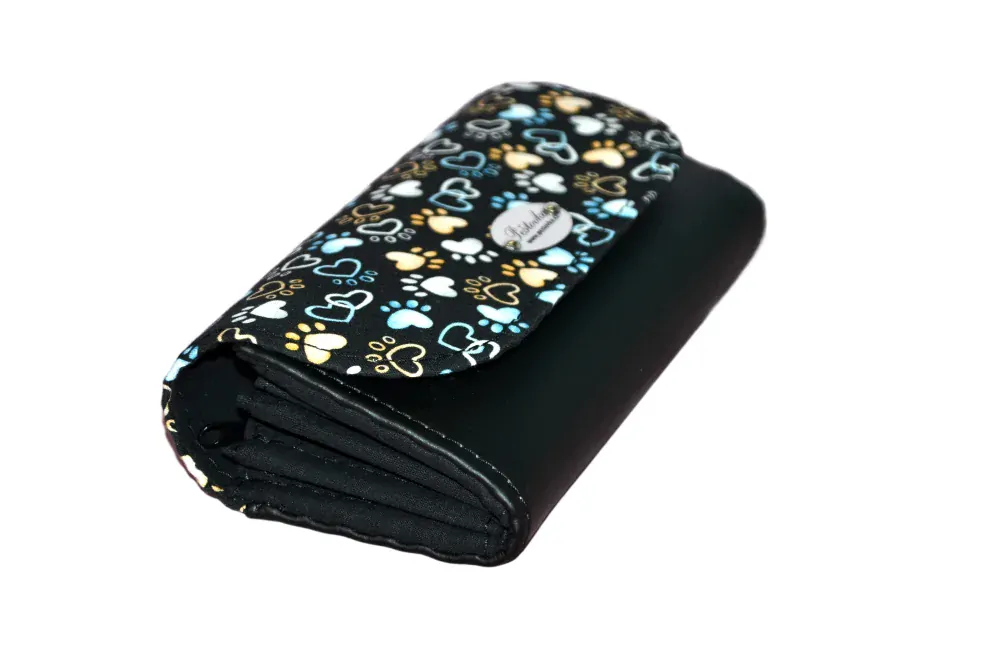 Peštovka Dámská ručně šitá peněženka *Paws/tlapičky se srdíčky*