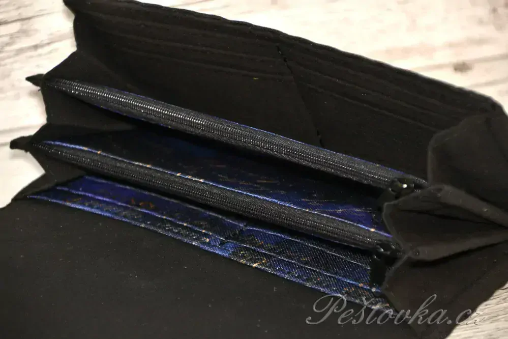 Peštovka Dámská elegantní peněženka *zlaté písmo na modré*