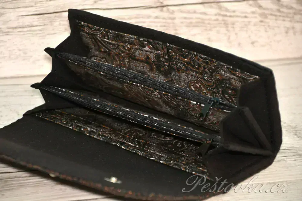 Peštovka Dámská elegantní peněženka *bronzovo-černá*