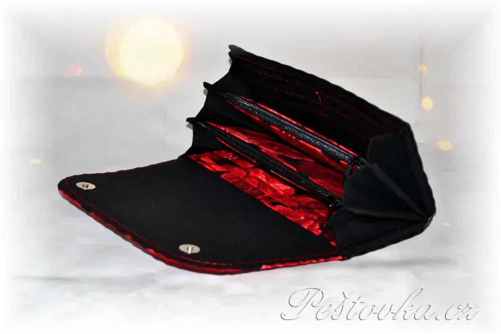 Peštovka Dámská elegantní peněženka *červené růže*