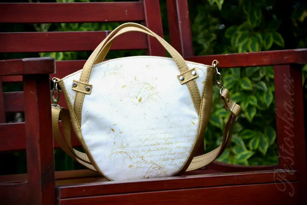 Peštovka - kabelka Melissa menší *zlaté písmo*