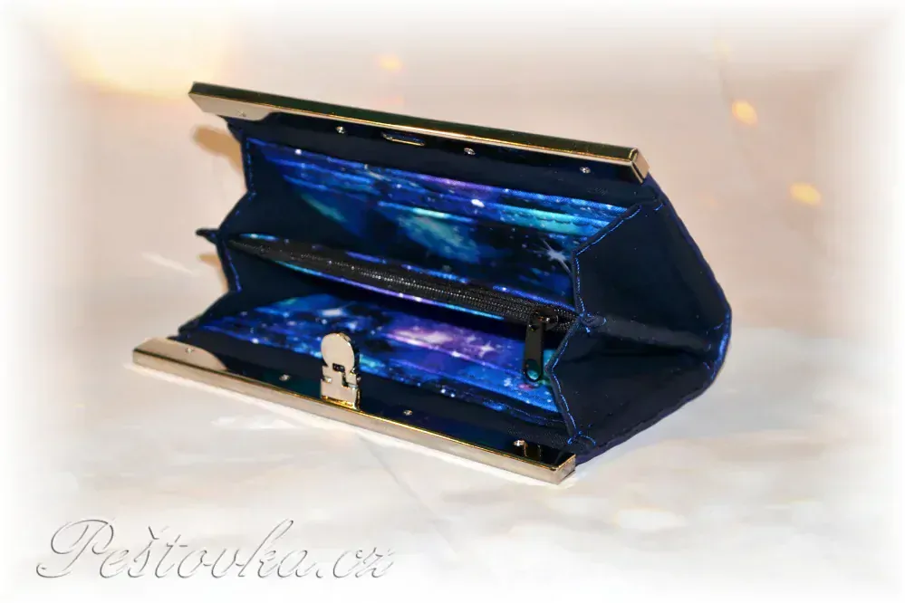 rámečková peněženka 15cm - Peštovka *galaxy s tmavě modrou*