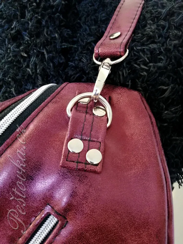 XL CROSSBODY ledvinka *vínová metalická*