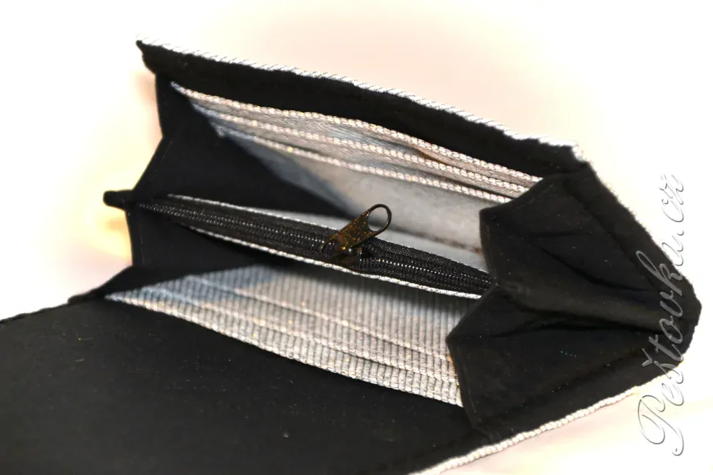 Peštovka - Malá klopová peněženka 13cm *perleťová stříbrná*