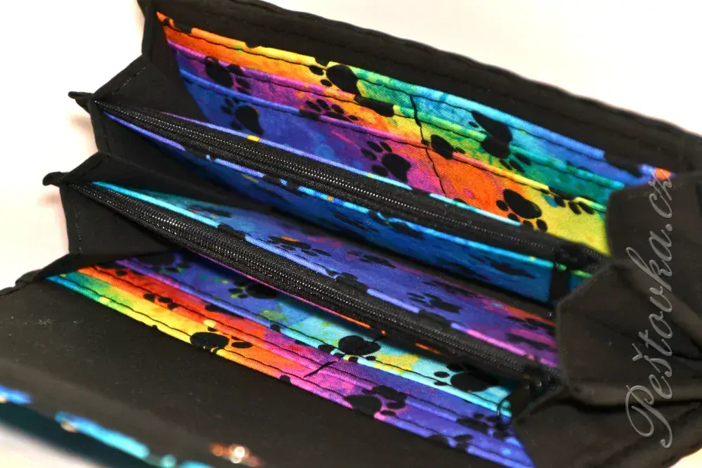 Peštovka Dámská peněženka *tlapky na duhové*