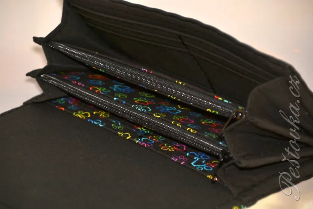 Peštovka Dámská elegantní peněženka *tlapky RAINBOW*