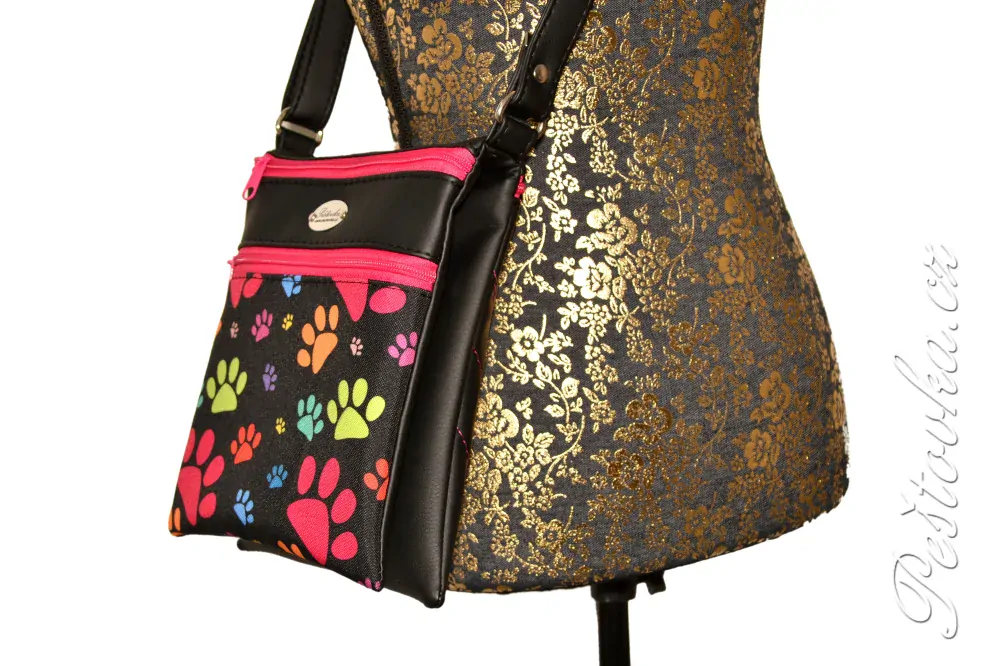 Peštovka - kabelka Tea *barevné tlapky s růžovou*