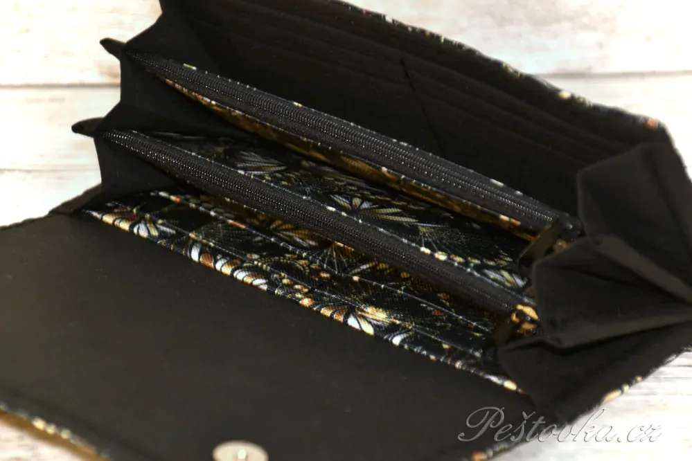 Peštovka Dámská elegantní peněženka