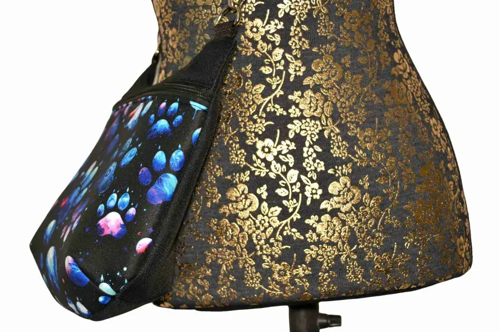 Peštovka - crossbody Alice *modré duhové tlapky*