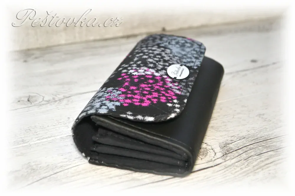 Peštovka Dámská elegantní peněženka *šedo-vínové chmýří*