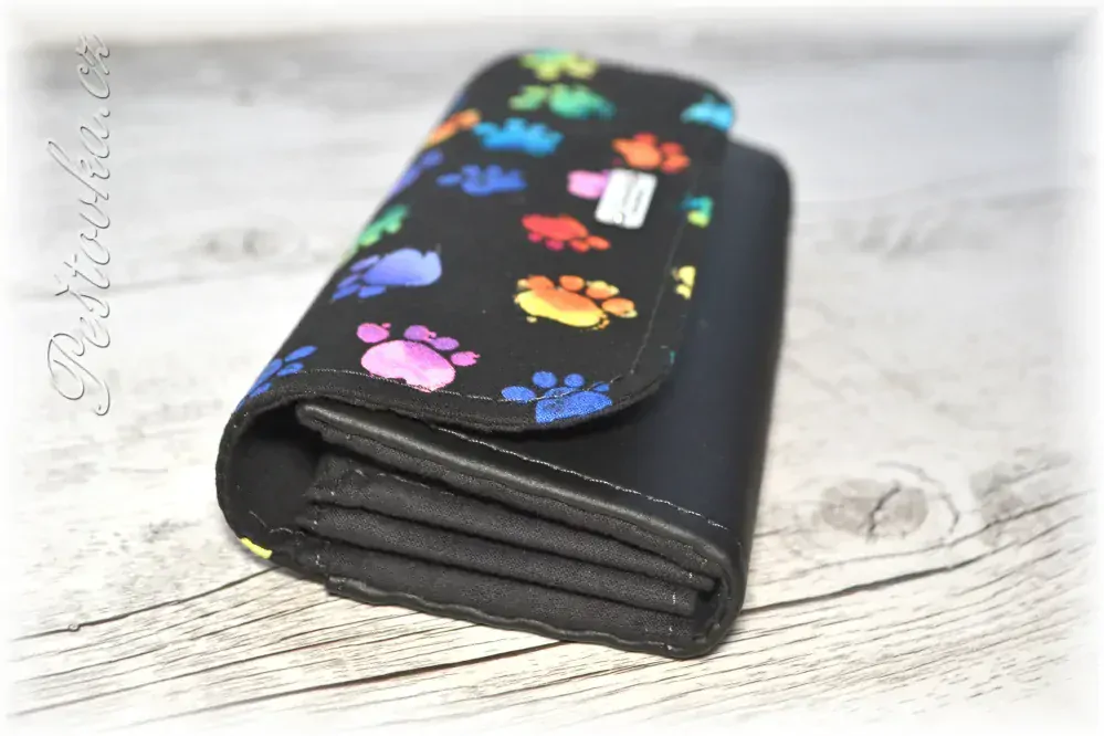 Peštovka Dámská elegantní peněženka *barevné tlapky akvarel*