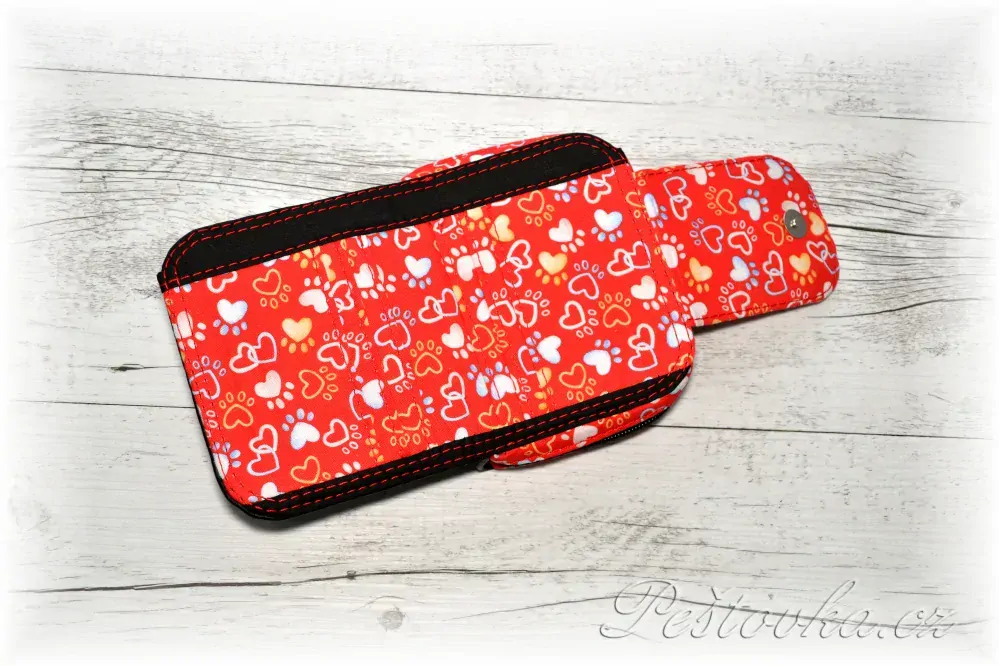 Peštovka Malá praktická zipová peněženka *Paws - červená černá*